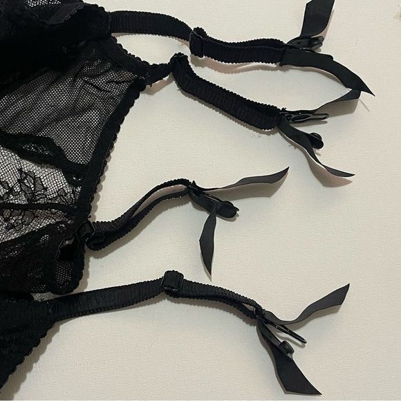 Agent provocateur love basque bustier is 34B - Picture 7 of 8